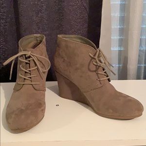Arizona Grayish Ankle Heeled Boots